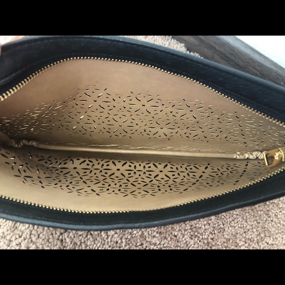 NWOT Black and gold oversized wristlet/ clutch - Picture 6 of 6
